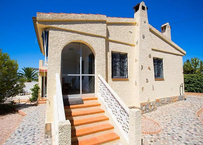 Вилла Ch Ginebra